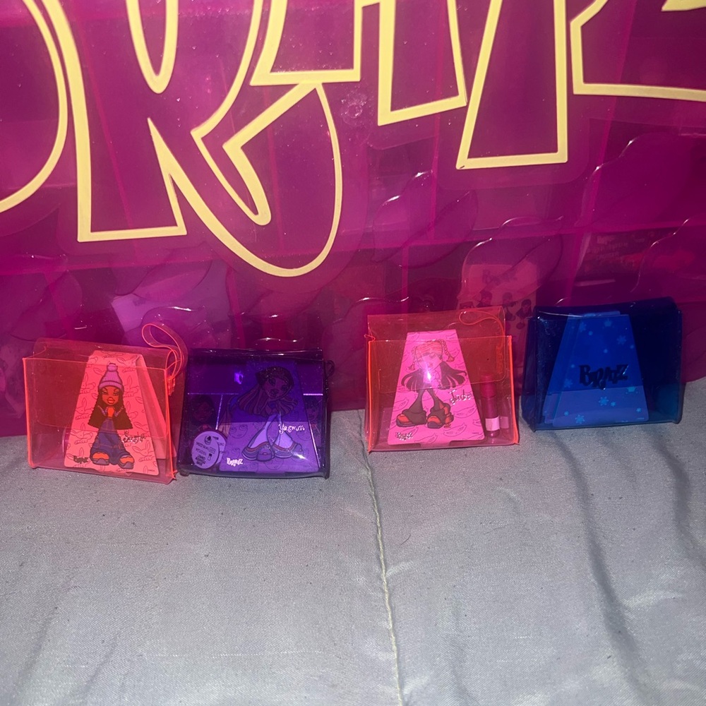 Bratz Mini Makeup Set with 4 Purses